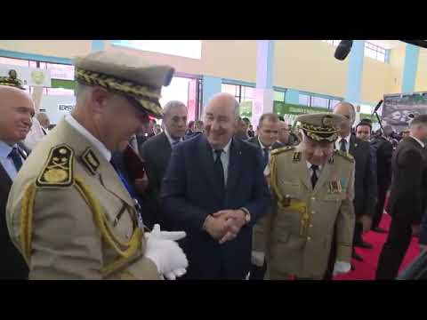 Foire d'Alger : l'Armée présente à Tebboune un pistolet-mitrailleur fabriqué en Algérie