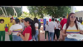 I.E. San Joaquín hace entrega a Estudiantes por su liderazgo y colaboración merecen izar la bandera.
