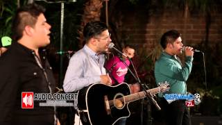 Contraste Sierreño Ft. Banda Renovacion - El De La Bata Blanca (En Vivo 2015)