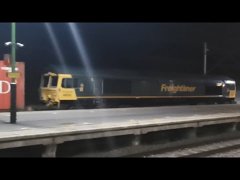 Freightliner Class 66 66523 passes Milton Keynes Central on Northbound Intermodal 31/7/20