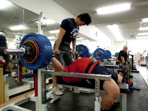 benchpress 255kg M2 +120kg Kojo.MOV