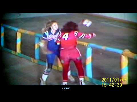 Terror on Wheels, part 2, mean girl gets smothered! roller derby from 1974