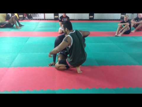 Nova Forca head coach Ricardo Da Silva give guillotine tips in no gi BJJ lesson!