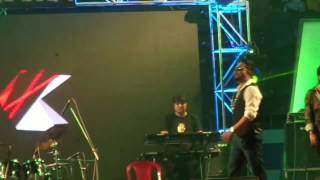 Chin ta ta Chita Chita.... performing by Mika Singh#live contact