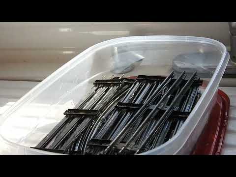 Cleaning O Gauge 3 Rail Tracks in Vinegar