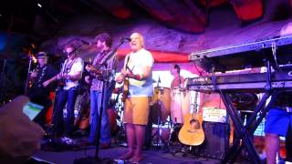 Intro, Tiki bar
