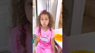 Kids learn to not speak with mouth full