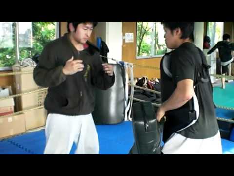 ミット練習（ローキックコンビネーション）