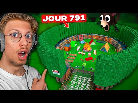 I BUILT the SAFEST base in Roblox's 99 Nights in the Forest... (ft. Clinko)