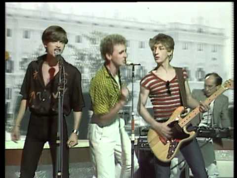 Radio Futura-Enamorado de La Moda Juvenil