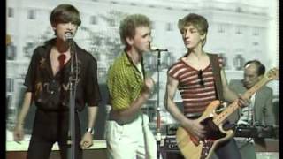 Radio Futura-Enamorado de La Moda Juvenil