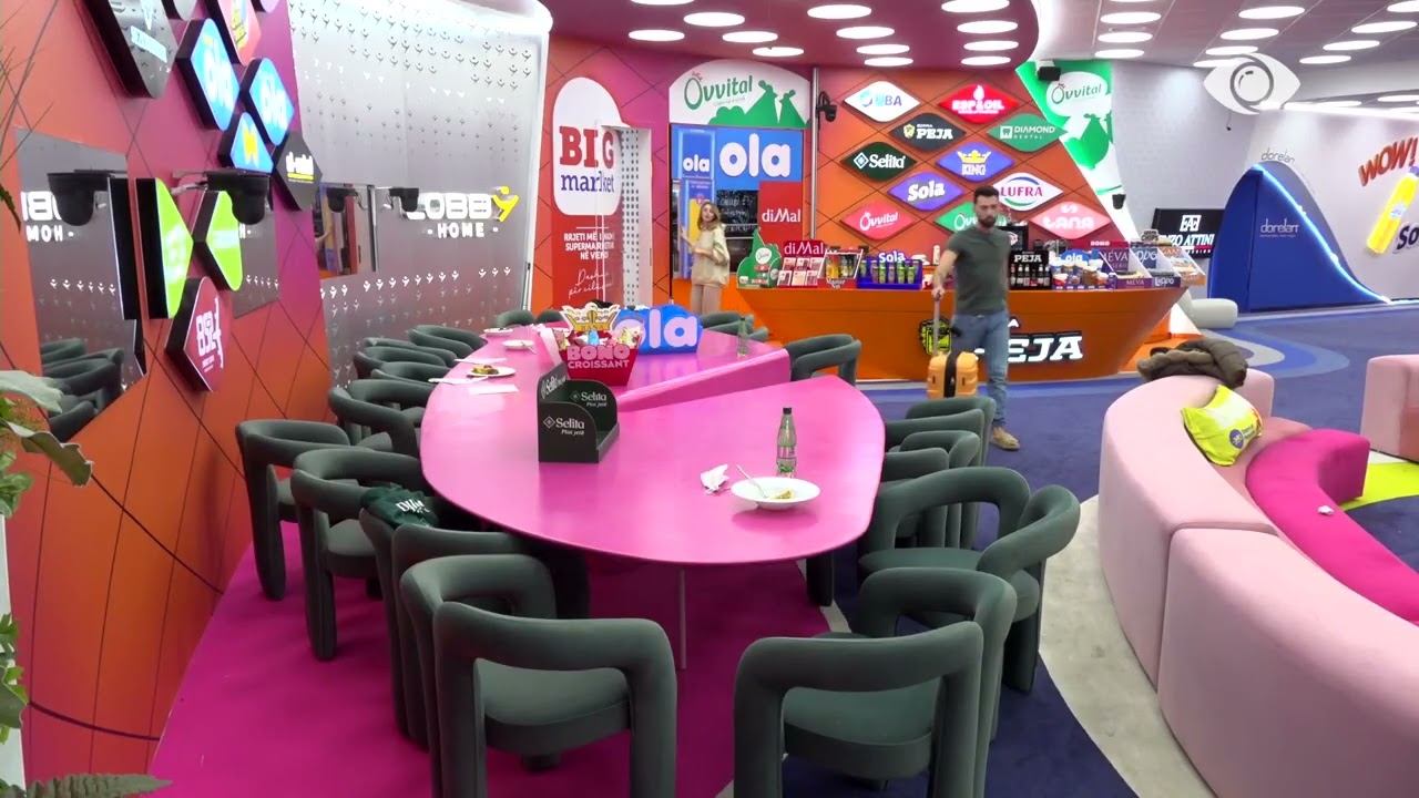 Unë nuk e pashë/ Banorët aludojnë për valixhen që hodhi Angelo në pishinë