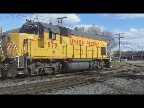 UPY 579 GP15-1 & 2 UP SD70M's Light
