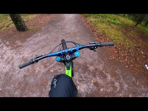 Downhilltraining im Nassen auf den Hometrails