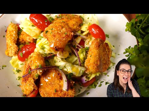 Frango crocante com salada e molho especial! Delicioso e fácil!