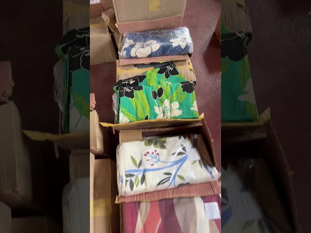 1078416 200 cartons with fabric, various different colors and patterns