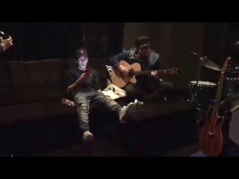 Mc Kevinho e Matheus e kauan - Deixa ela Beijar (Voz e Violão)