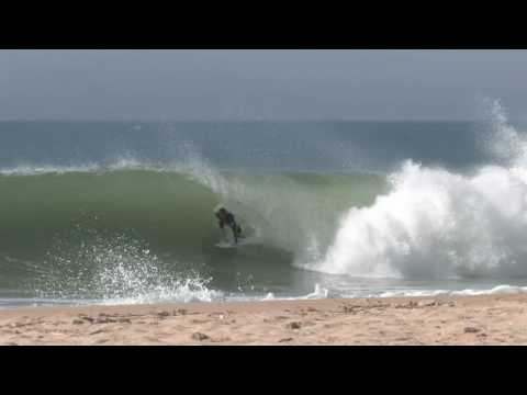 Owen Wright Surfing Supertubos