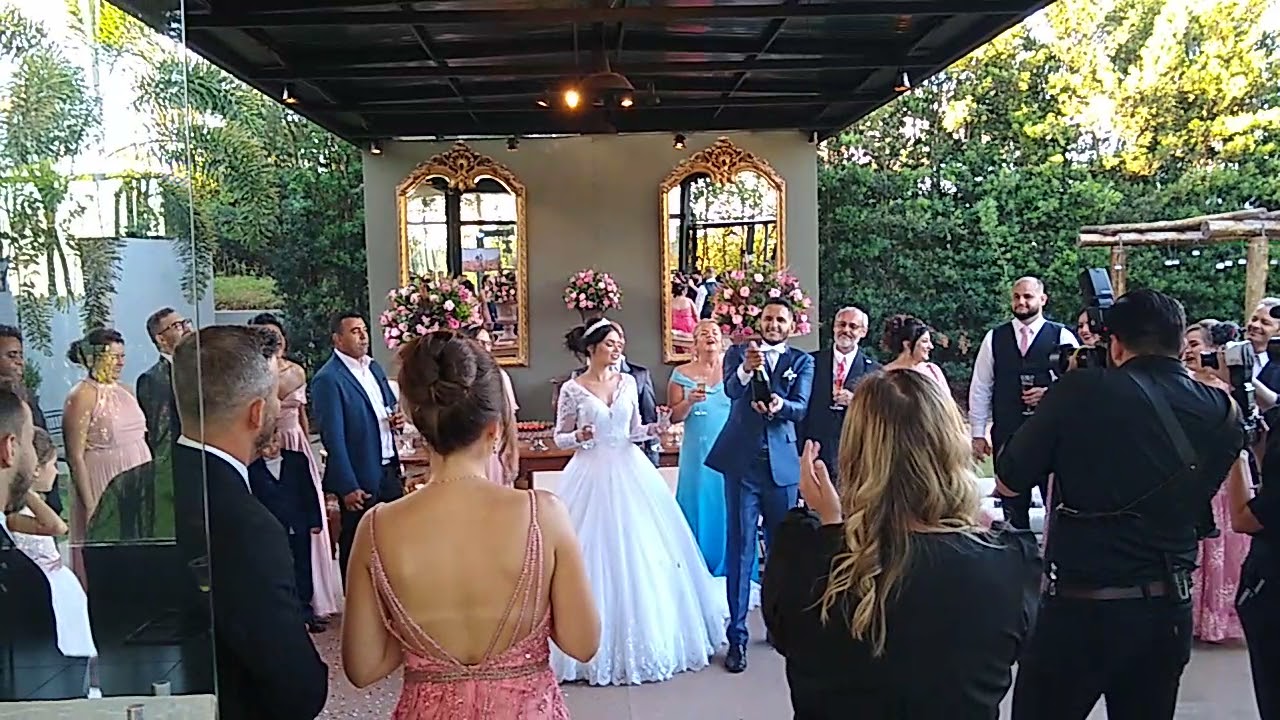 ENTRADA DOS NOIVOS NO SALAO