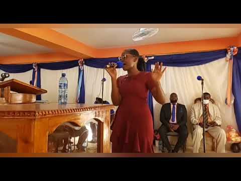 1) Prestation de Rebecca Jennifer François à la Journée du 20ème anniversaire de “l’Eglise de Dieu p