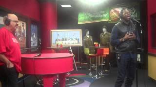 Brian McKnight performs Sweeter while visiting the Red Velvet Cake Studio