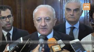 de-luca-contro-tutti-nel-mirino-migranti-e-5-stelle