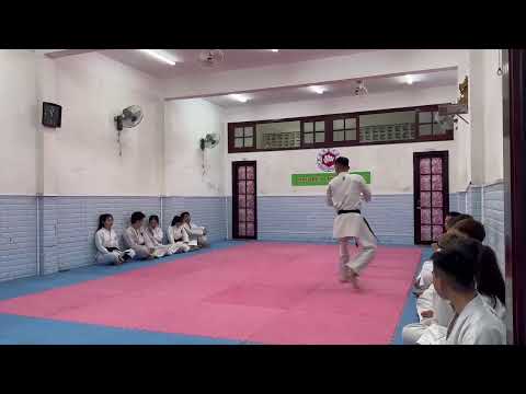 Karate Kata Maki Shodan – Complete Demonstration | MonKata