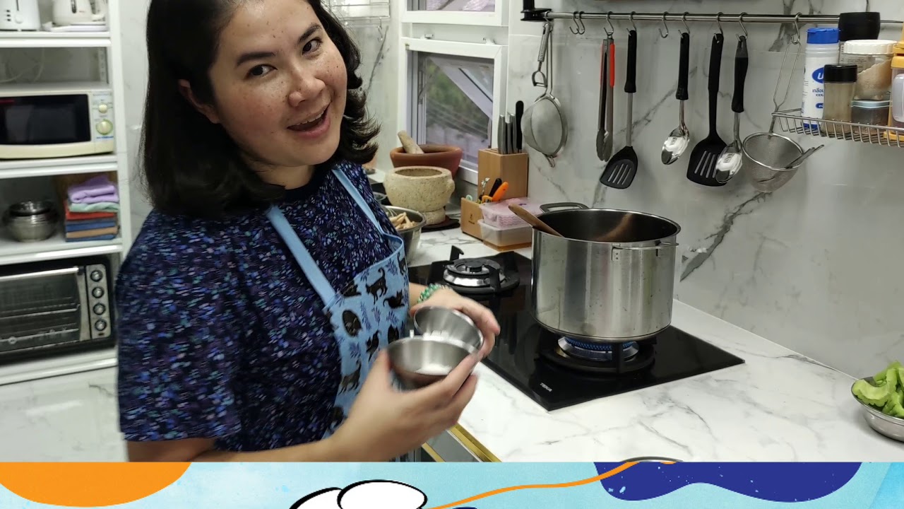 ก๋วยเตี๋ยวไก่ตุ๋นมะระ