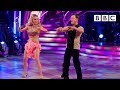 Sid Owen and Ola Jordan dance to Hips Dont Lie.