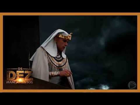 Ramsés vê a chegada da praga das trevas no Egito | OS DEZ MANDAMENTOS