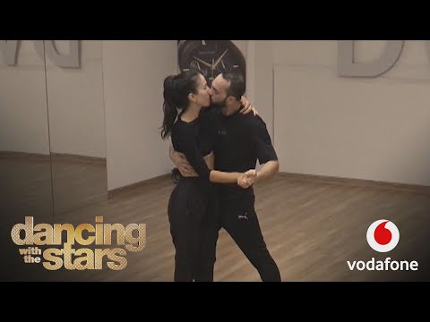 Në një lidhje dashurie, shumë puthje mes Elhaida Danit dhe Ledianit - Dancing With The Stars