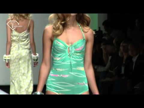 fashiontv | FTV.com - LONDON FW S/S 11 - BETTY JACKSON SHOW
