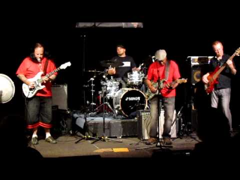 Smokin' Joe Kubek & Bnois King -Tell Me Why - 2011-06-20 - Winnipeg - Live