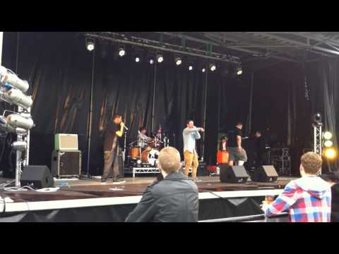 Grizzly South - Live at The Queens Diamond Jubilee