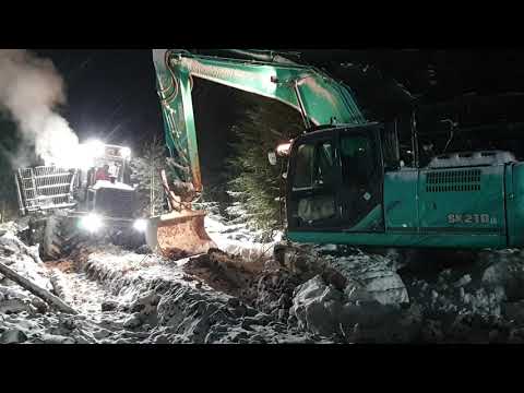 Forwarder Metsis in mud