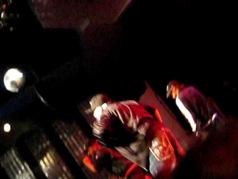 Right Now na na -Akon ft. Danny Fernandes (LIVE) (no akon)