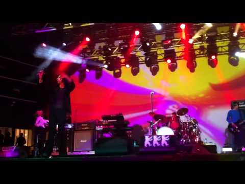 PRIMAL SCREAM - Higher than the sun @ Berlin Festival 2011