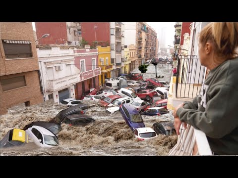 Flood Chaos in Andalusia: Flash floods suddenly hit Cártama, Malaga. Car was swept away