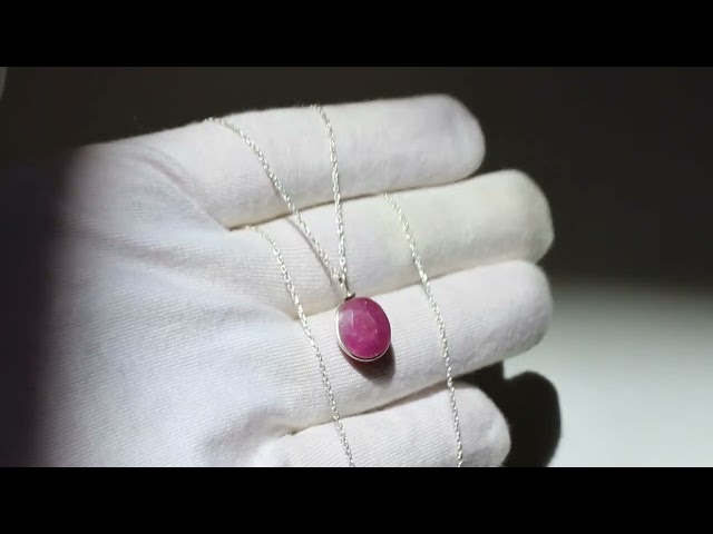 سلسلة من حجر الياقوت الطبيعي