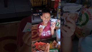 Download lagu Eating CHOCOLATOS ice cream at Athar's stall 🤤 mp3