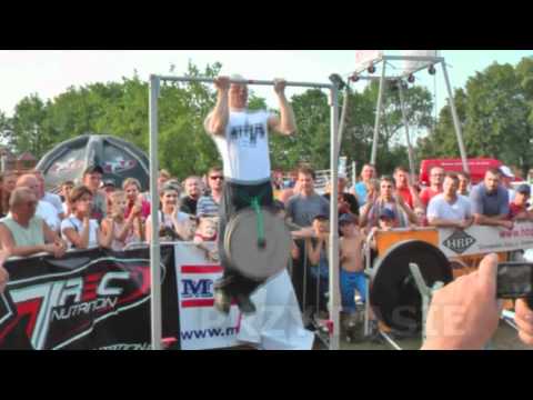 Imponujące podciąganie z 50 kg obciążeniem – Festiwal Siły i Sprawności