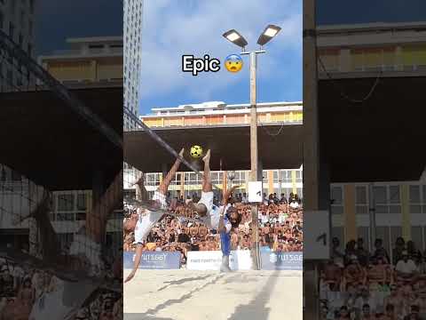 ÉPICO (via Footvolley) #shorts