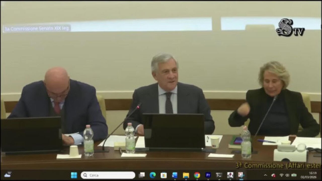 Tajani a Conte, bagarre in Commissione: "Io non sono andato in ginocchio dalla Merkel"