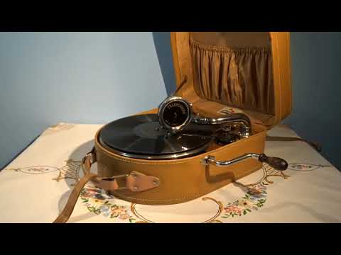 Einar Holt & Trekkspillkameratene – Bæljespills-hambo / Ta på deg skautet Kari 1952