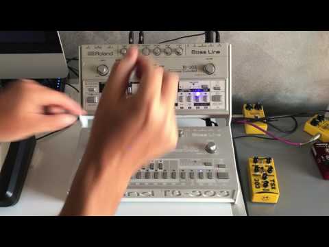 Roland TB-303 vs Replica 303