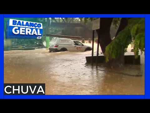 A chuva forte pegou de surpresa os moradores de Fundão e até mesmo a Defesa Civil