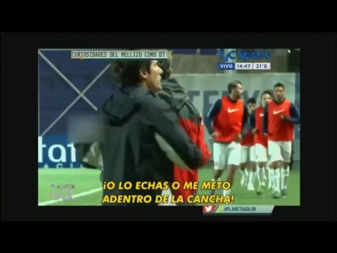 Guillermo haciendo de las suyas como técnico