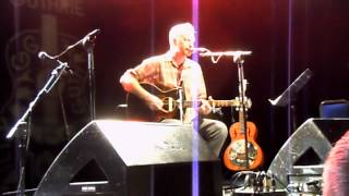 Billy Bragg performs Dry Bed by Woody Guthrie
