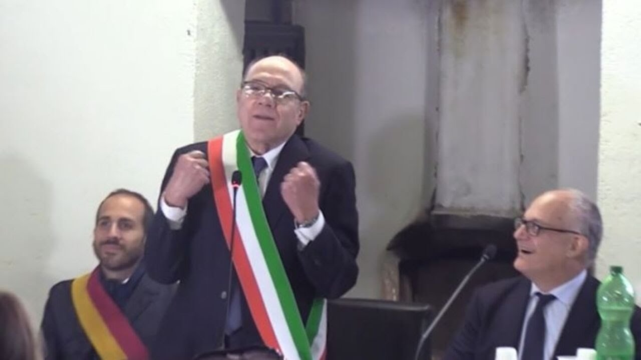 Roma, Verdone sindaco per un giorno: "Se qualcosa non va, votate me..."