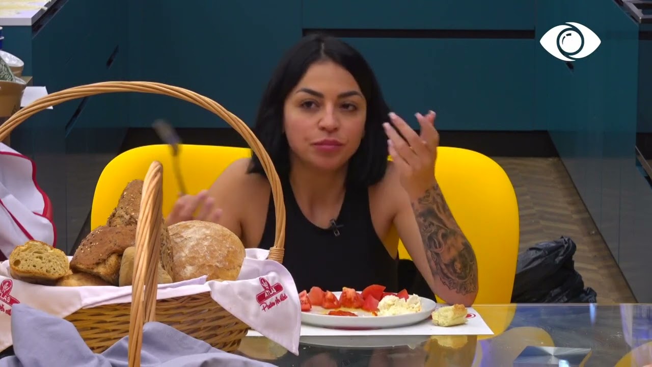 Më zëvendësoi me Kejvinën, Mikela e mërzitur me Herionin